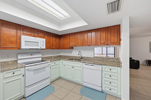 301 LAKEWOOD Drive 8A, Jupiter, FL 33458