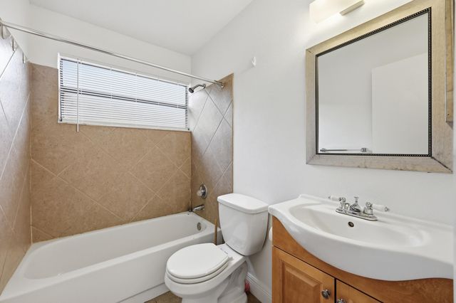 301 LAKEWOOD Drive 8A, Jupiter, FL 33458