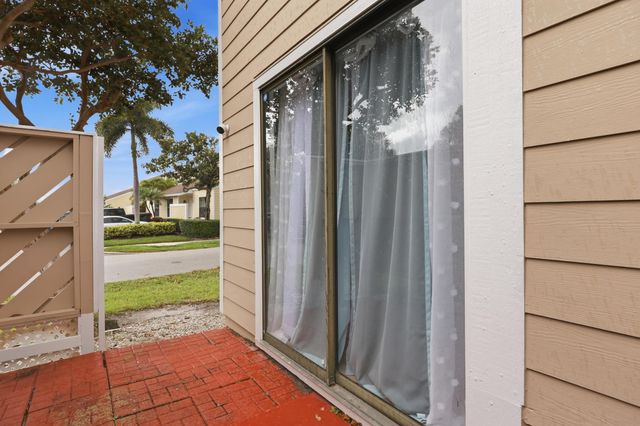 301 LAKEWOOD Drive 8A, Jupiter, FL 33458