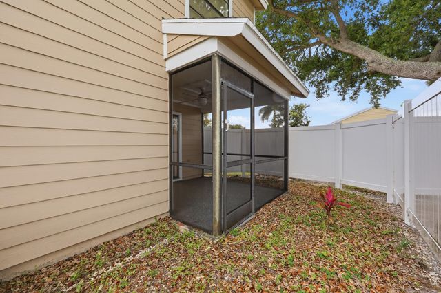301 LAKEWOOD Drive 8A, Jupiter, FL 33458