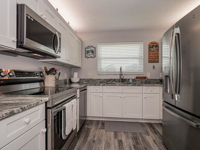 870 Lake Orchid Circle 204, Vero Beach, FL 32962