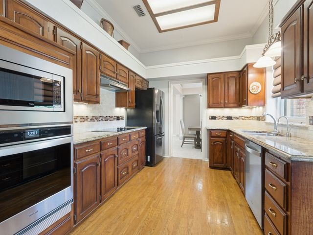3324 Timber Grove Drive, Bedford, TX 76021
