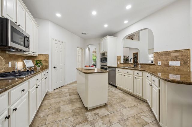 23 Broadweather Place, The Woodlands, TX 77382