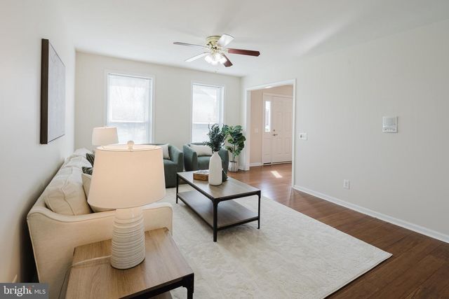 33 HUMMINGBIRD LN, Newark, DE 19711
