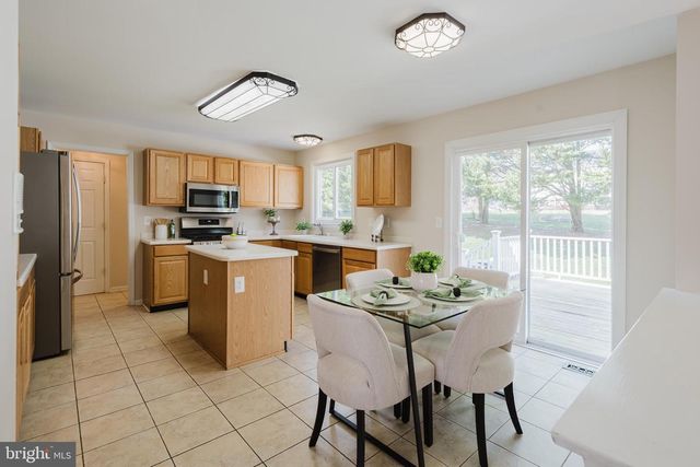 33 HUMMINGBIRD LN, Newark, DE 19711