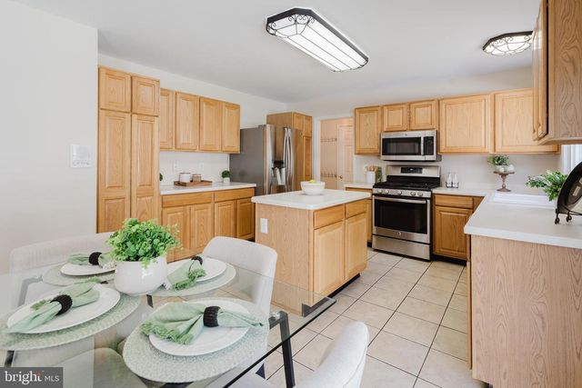 33 HUMMINGBIRD LN, Newark, DE 19711