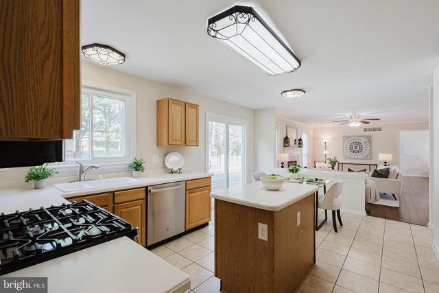33 HUMMINGBIRD LN, Newark, DE 19711