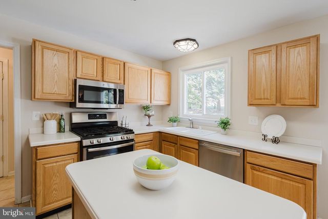 33 HUMMINGBIRD LN, Newark, DE 19711