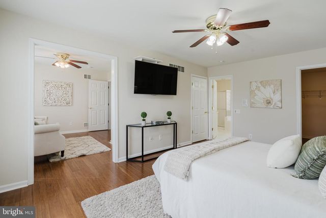 33 HUMMINGBIRD LN, Newark, DE 19711