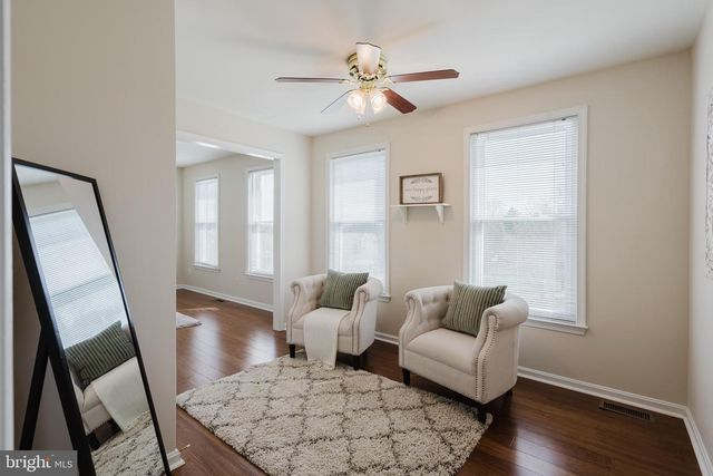 33 HUMMINGBIRD LN, Newark, DE 19711