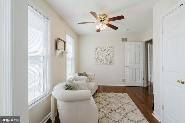 33 HUMMINGBIRD LN, Newark, DE 19711