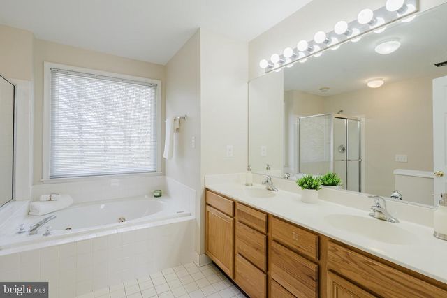 33 HUMMINGBIRD LN, Newark, DE 19711