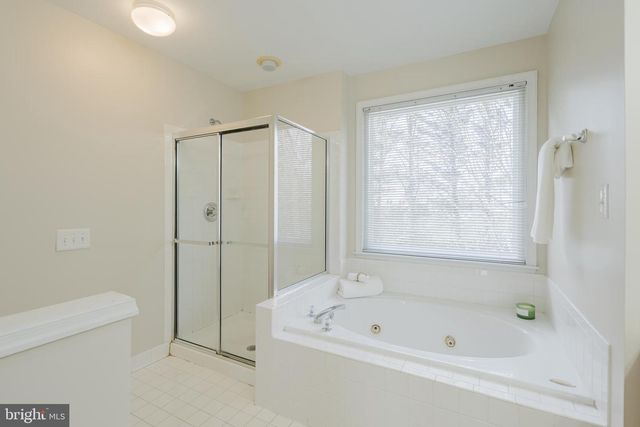 33 HUMMINGBIRD LN, Newark, DE 19711