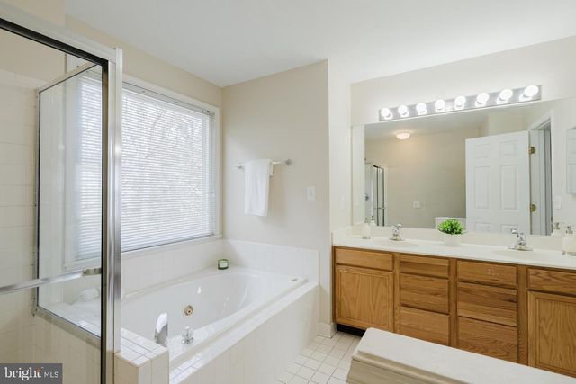 33 HUMMINGBIRD LN, Newark, DE 19711