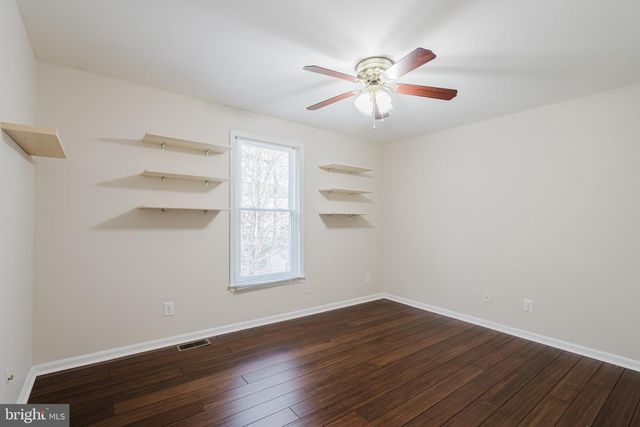 33 HUMMINGBIRD LN, Newark, DE 19711