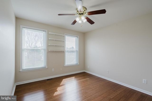 33 HUMMINGBIRD LN, Newark, DE 19711