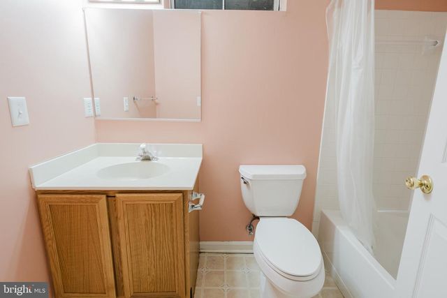 33 HUMMINGBIRD LN, Newark, DE 19711