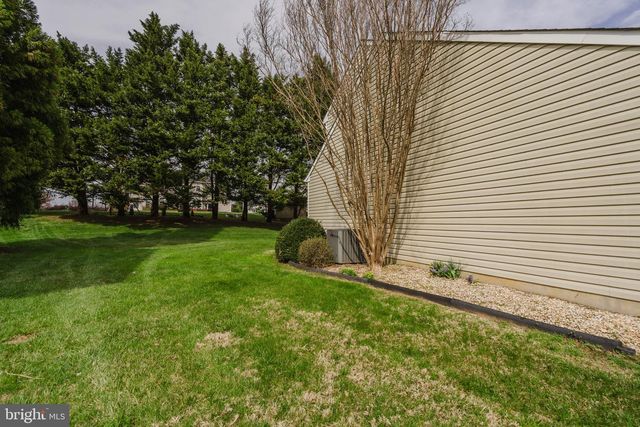 33 HUMMINGBIRD LN, Newark, DE 19711