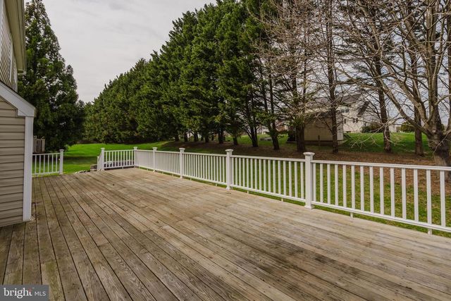 33 HUMMINGBIRD LN, Newark, DE 19711