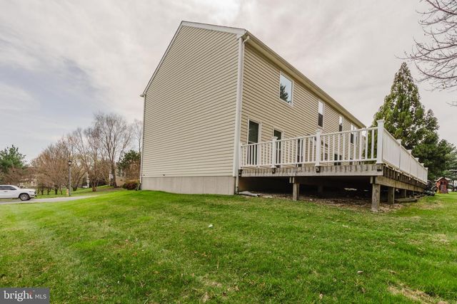33 HUMMINGBIRD LN, Newark, DE 19711