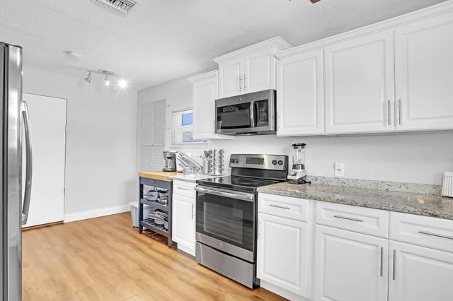 1325 SE 1st Avenue, Deerfield Beach, FL 33441