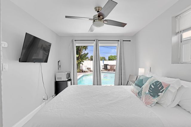 1325 SE 1st Avenue, Deerfield Beach, FL 33441