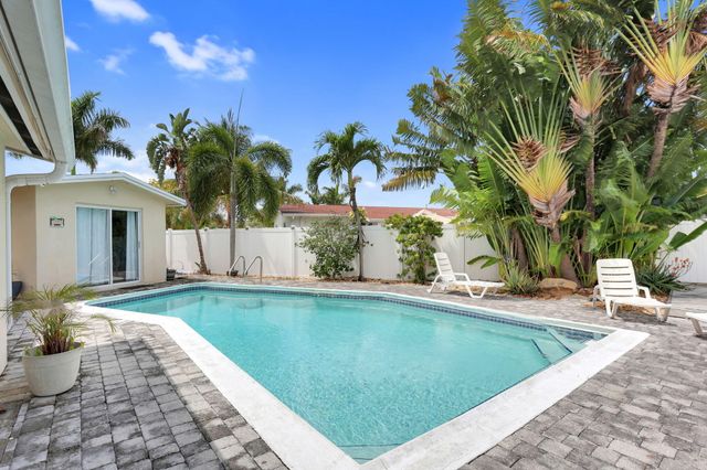 1325 SE 1st Avenue, Deerfield Beach, FL 33441