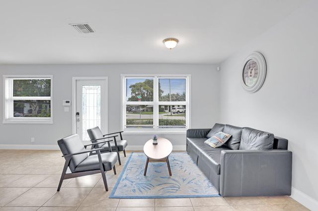 1325 SE 1st Avenue, Deerfield Beach, FL 33441