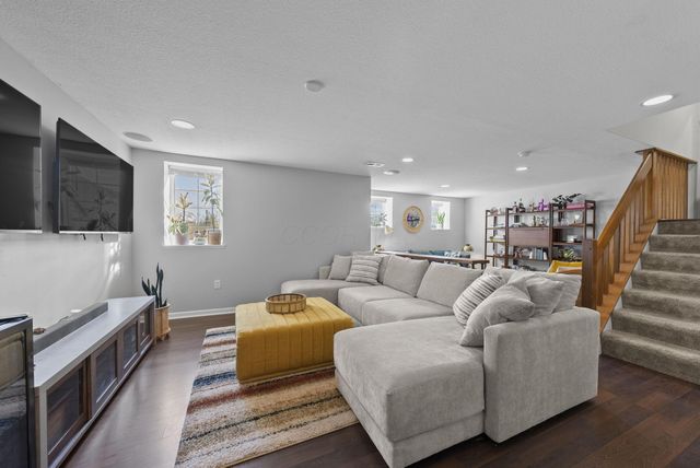 7095 Donerail Drive, New Albany, OH 43054