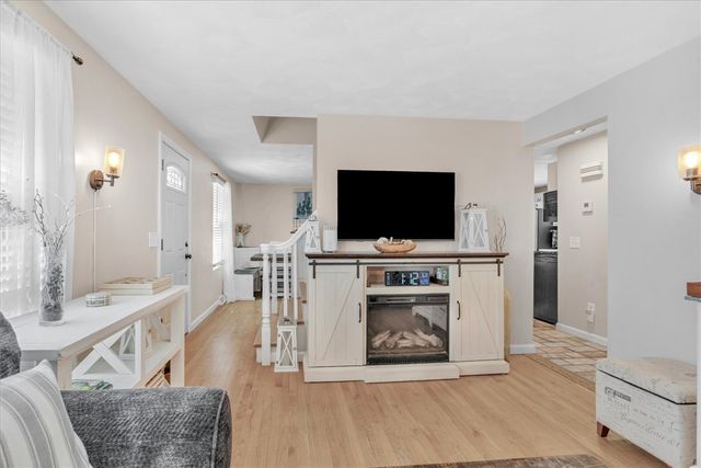 17 Pine Avenue, Coventry, RI 02816