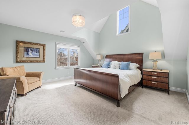 570 Pierce Street, Birmingham, MI 48009