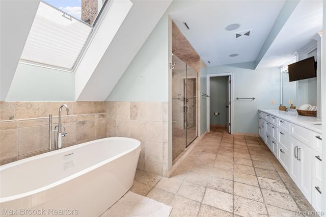 570 Pierce Street, Birmingham, MI 48009