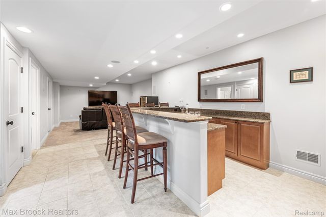 570 Pierce Street, Birmingham, MI 48009