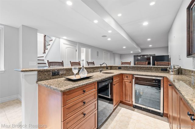 570 Pierce Street, Birmingham, MI 48009