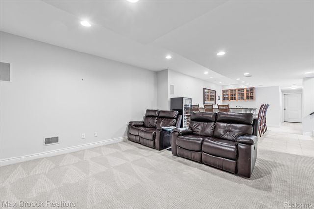 570 Pierce Street, Birmingham, MI 48009