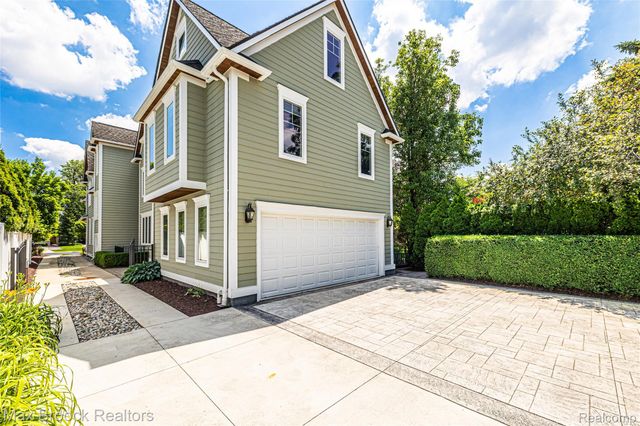 570 Pierce Street, Birmingham, MI 48009