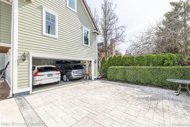 570 Pierce Street, Birmingham, MI 48009