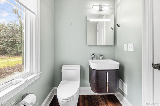 570 Pierce Street, Birmingham, MI 48009