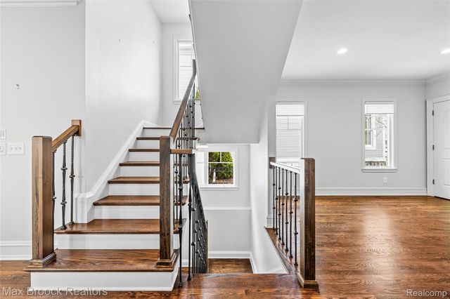 570 Pierce Street, Birmingham, MI 48009