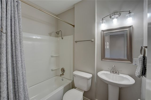 1059 S Mccampbell St, Aransas Pass, TX 78336