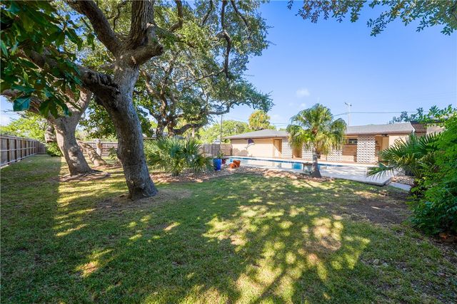 1059 S Mccampbell St, Aransas Pass, TX 78336