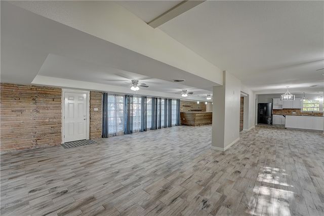 1059 S Mccampbell St, Aransas Pass, TX 78336