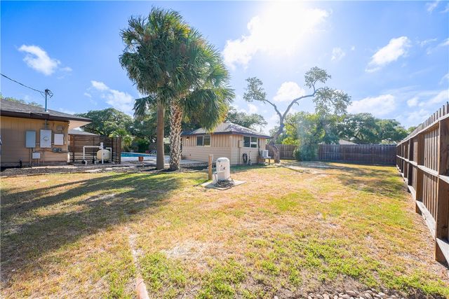 1059 S Mccampbell St, Aransas Pass, TX 78336