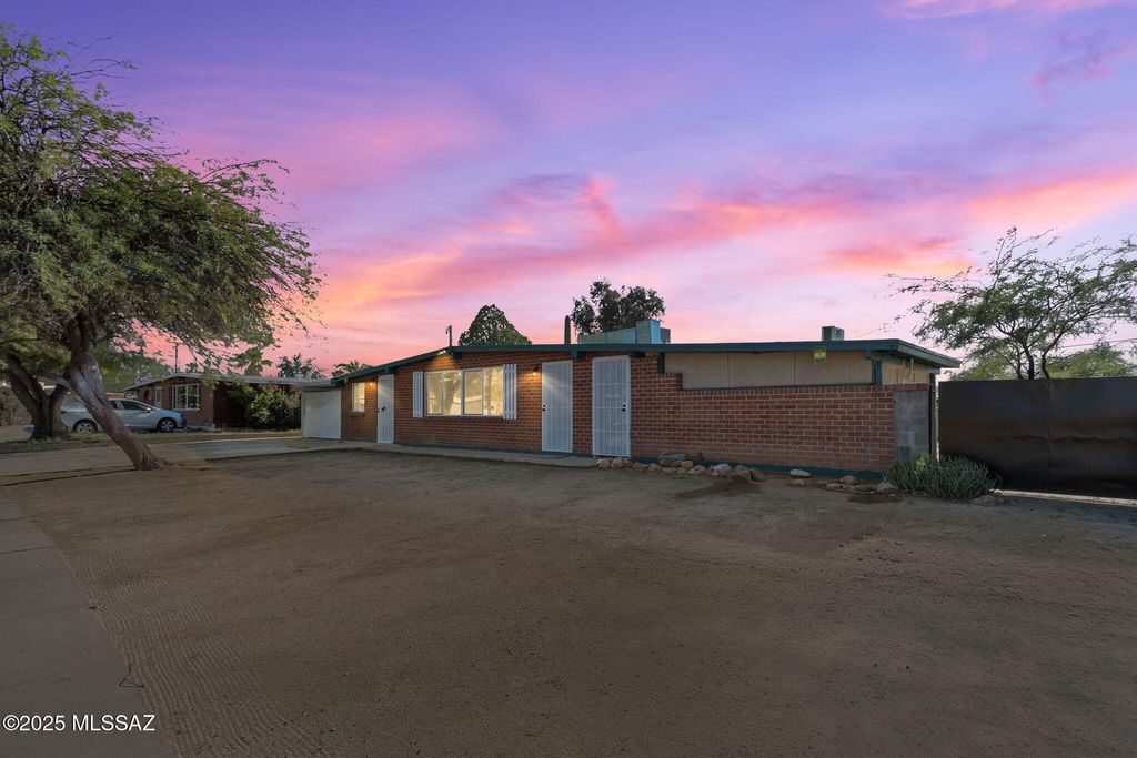 634 S Kellond Place, Tucson, AZ 85710