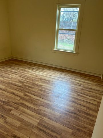 216 Lovefield St, Northampton, MA 01060