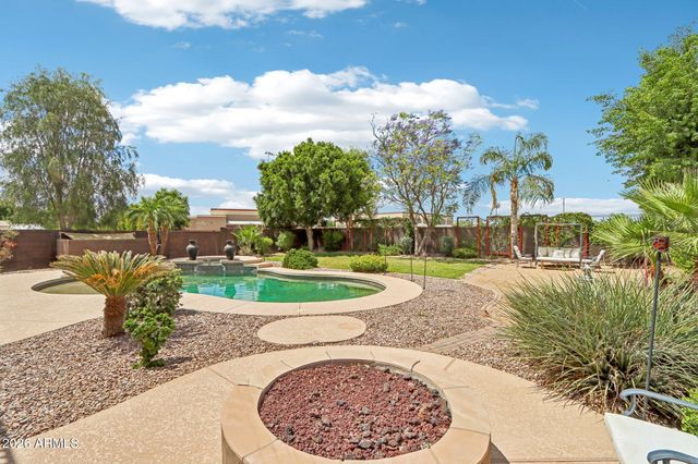 15748 W SHANGRI LA Road, Surprise, AZ 85379