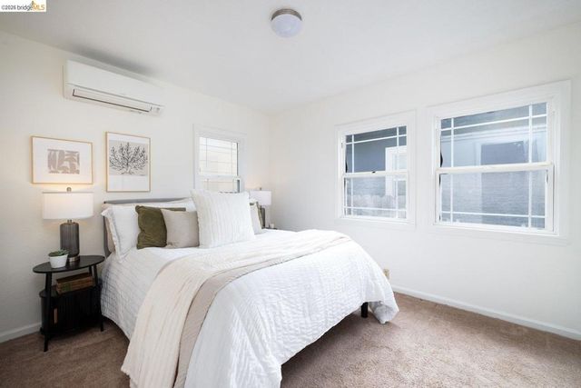 1082 1082 16th St, Oakland, CA 94607