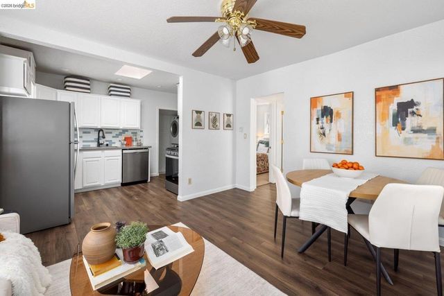 1082 1082 16th St, Oakland, CA 94607