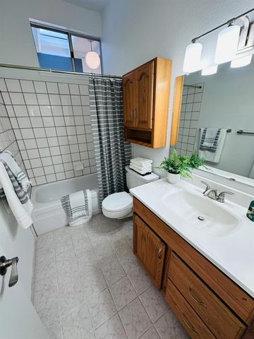 1427 Brown Dr, Davis, CA 95616