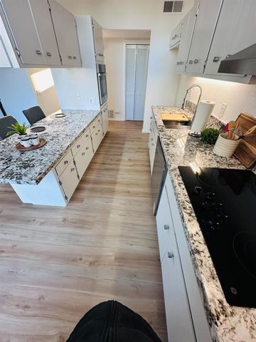 1427 Brown Dr, Davis, CA 95616